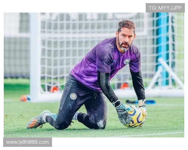 曼城官方宣布三号门将卡森离队 老将告别蓝月亮