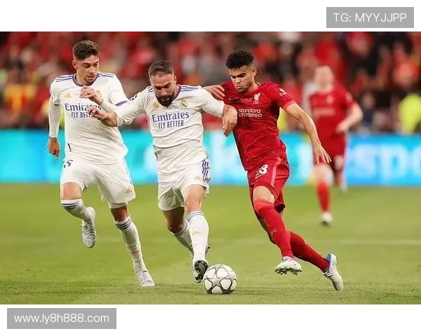 续约风波与金球争锋再度上演经典对决大戏重燃球坛荣耀激情再升温 续约风波与金球争锋再度上演经典对决大戏重燃球坛荣耀激情再升温