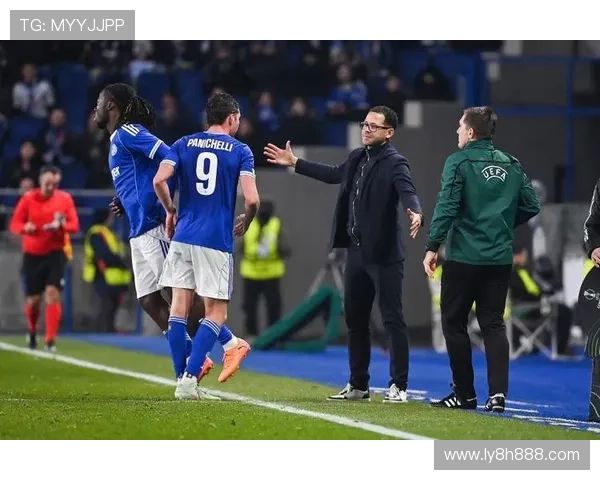 官方宣布切尔西签下白学堡后卫马马杜萨尔长约合同至2033年