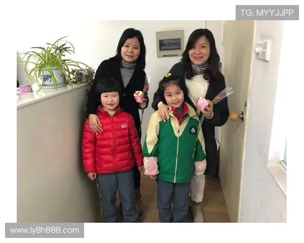 陈梦甜蜜告白：初遇时的纯净与甜美，空气中弥漫着爱的味道